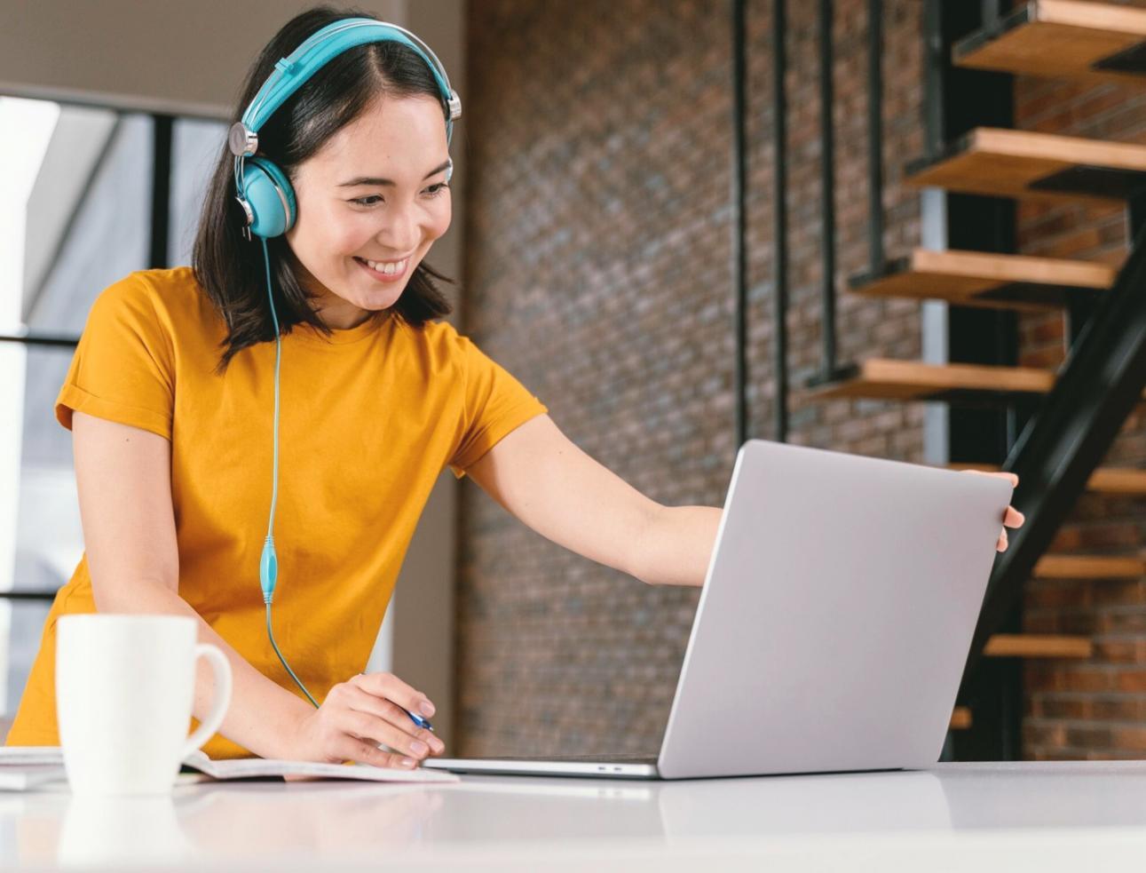 Sesión práctica de análisis financiero con estudiantes